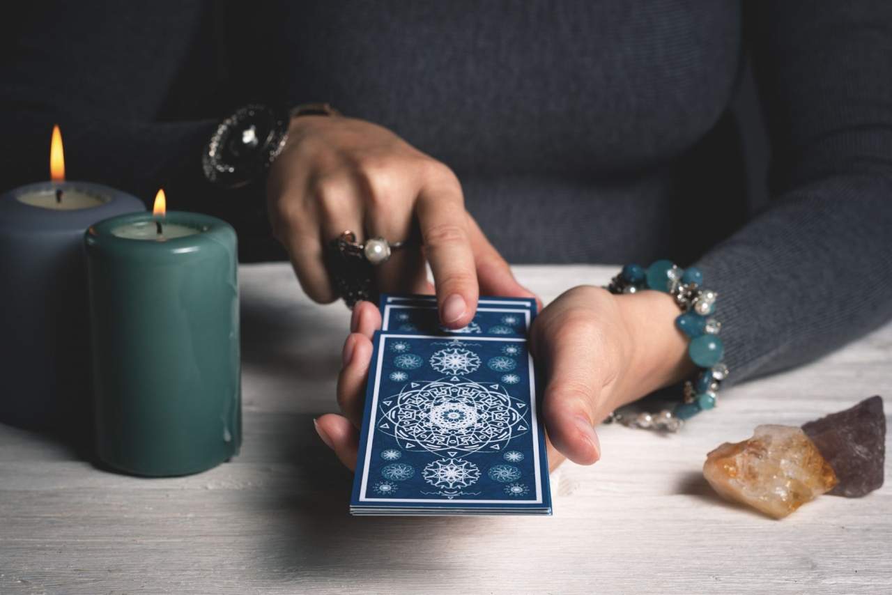 Tarot y videncia de la mano de Luz María