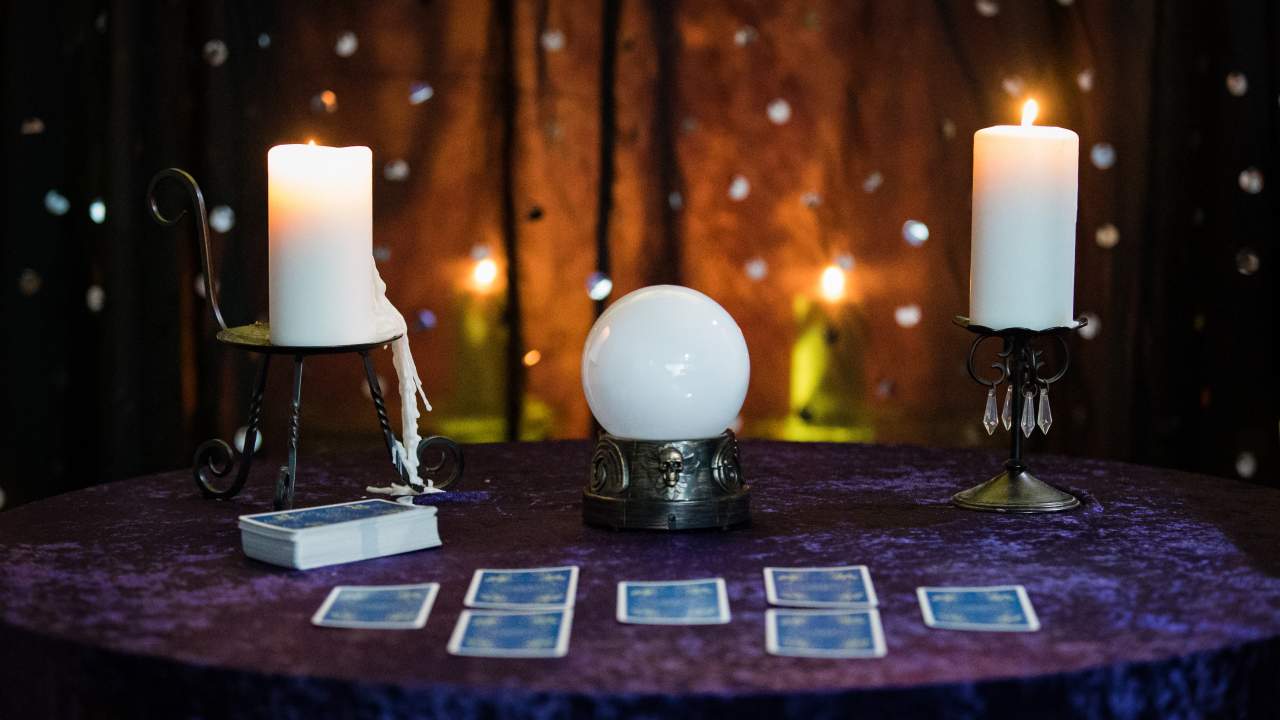 El tarot de videncia natural de Tarot de Luz María es sensitivo teniendo en cuenta la naturaleza de la persona