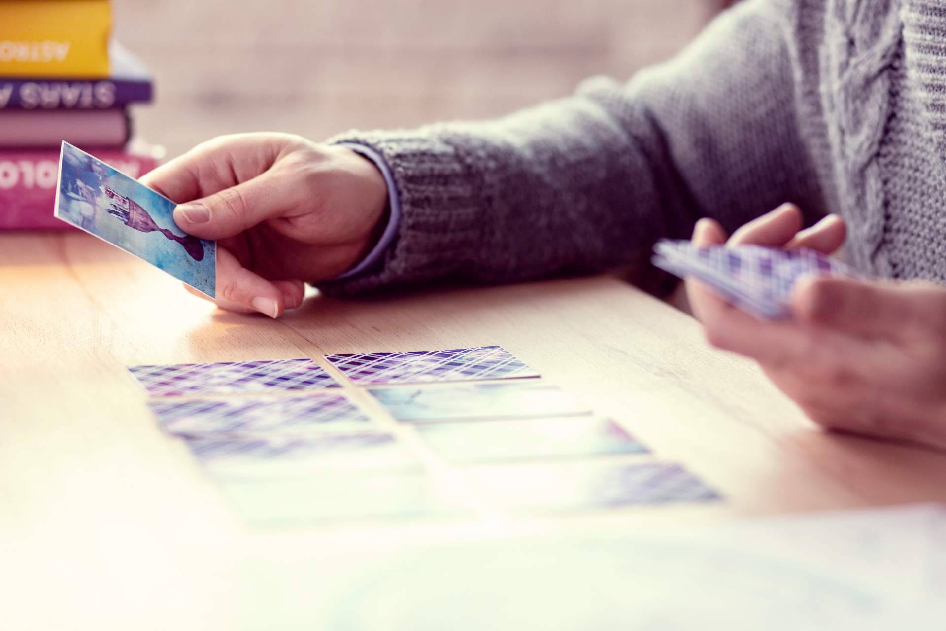 Servicios de Tarot y Videncia con atención personalizada sin gabinete de la mano de Tarot David y Ángelo