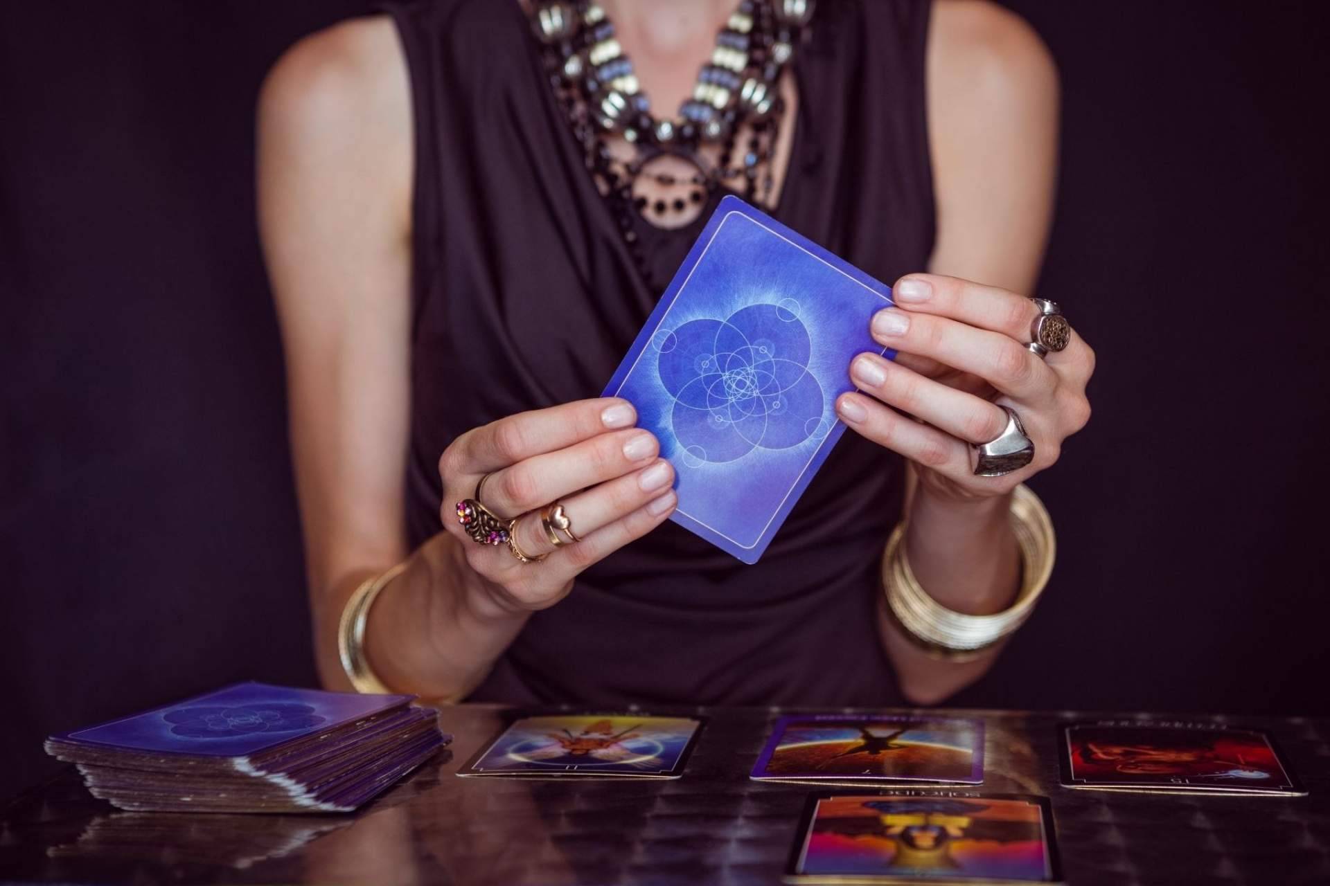 El tarot económico de Rosario: el mejor tarot para encontrar respuestas