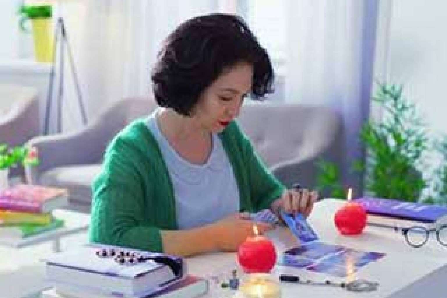 Lograr la felicidad es posible de la mano del Tarot Rosa Sastre
