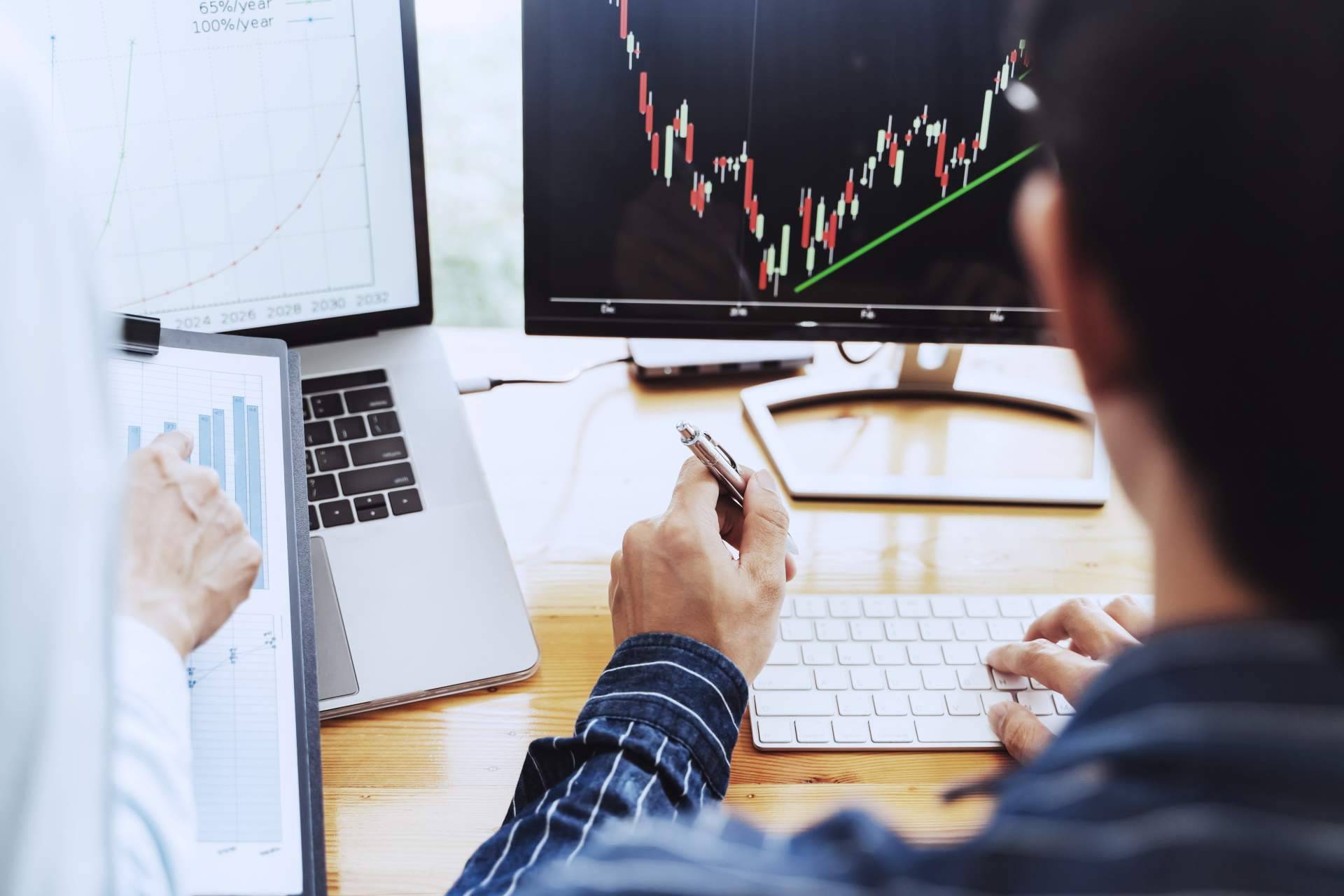 Operar con éxito en Forex a través de un mentor con experiencia: Fxinstitucional