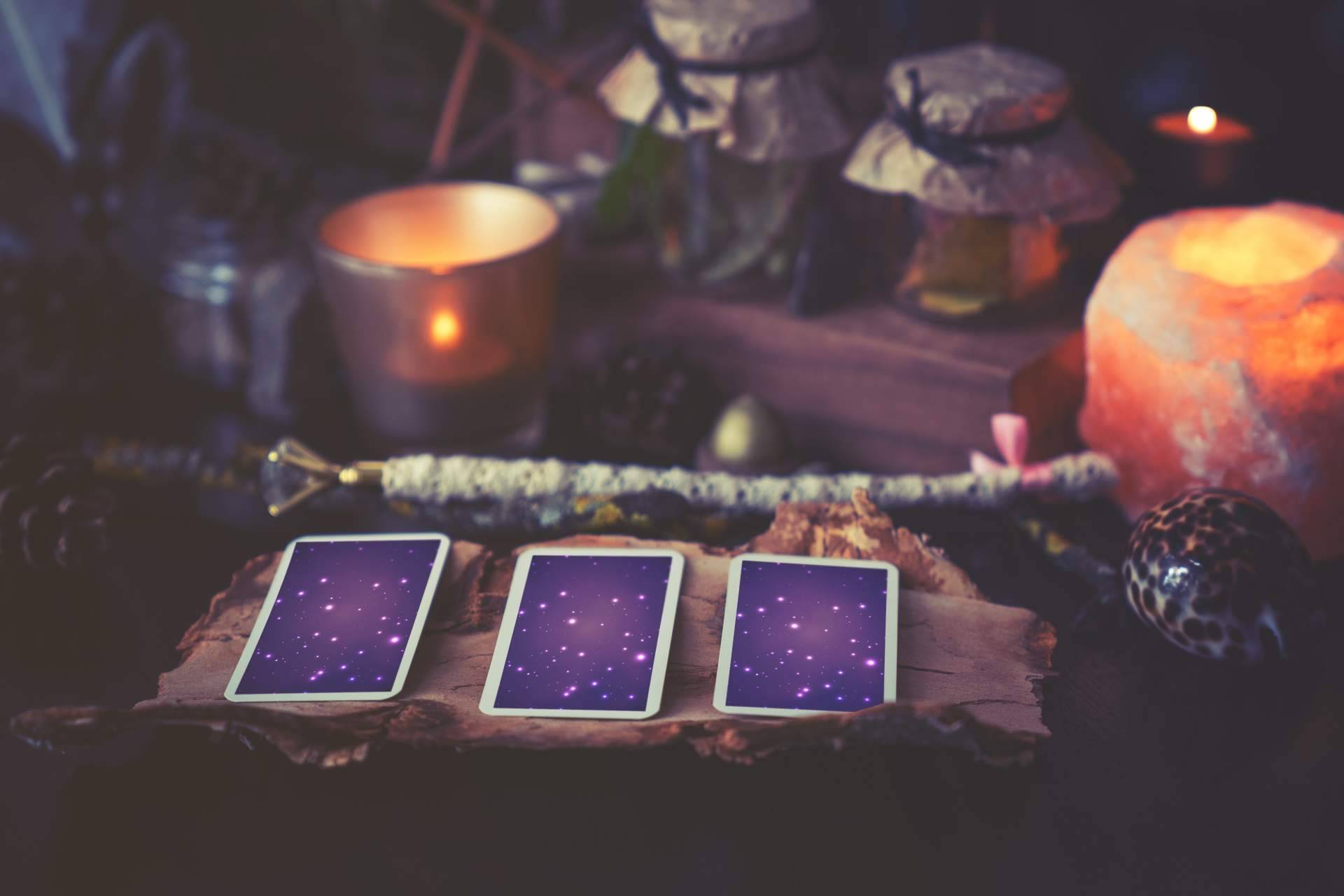 Las predicciones del tarot según los signos zodiacales de la mano de Tarot de Luz María