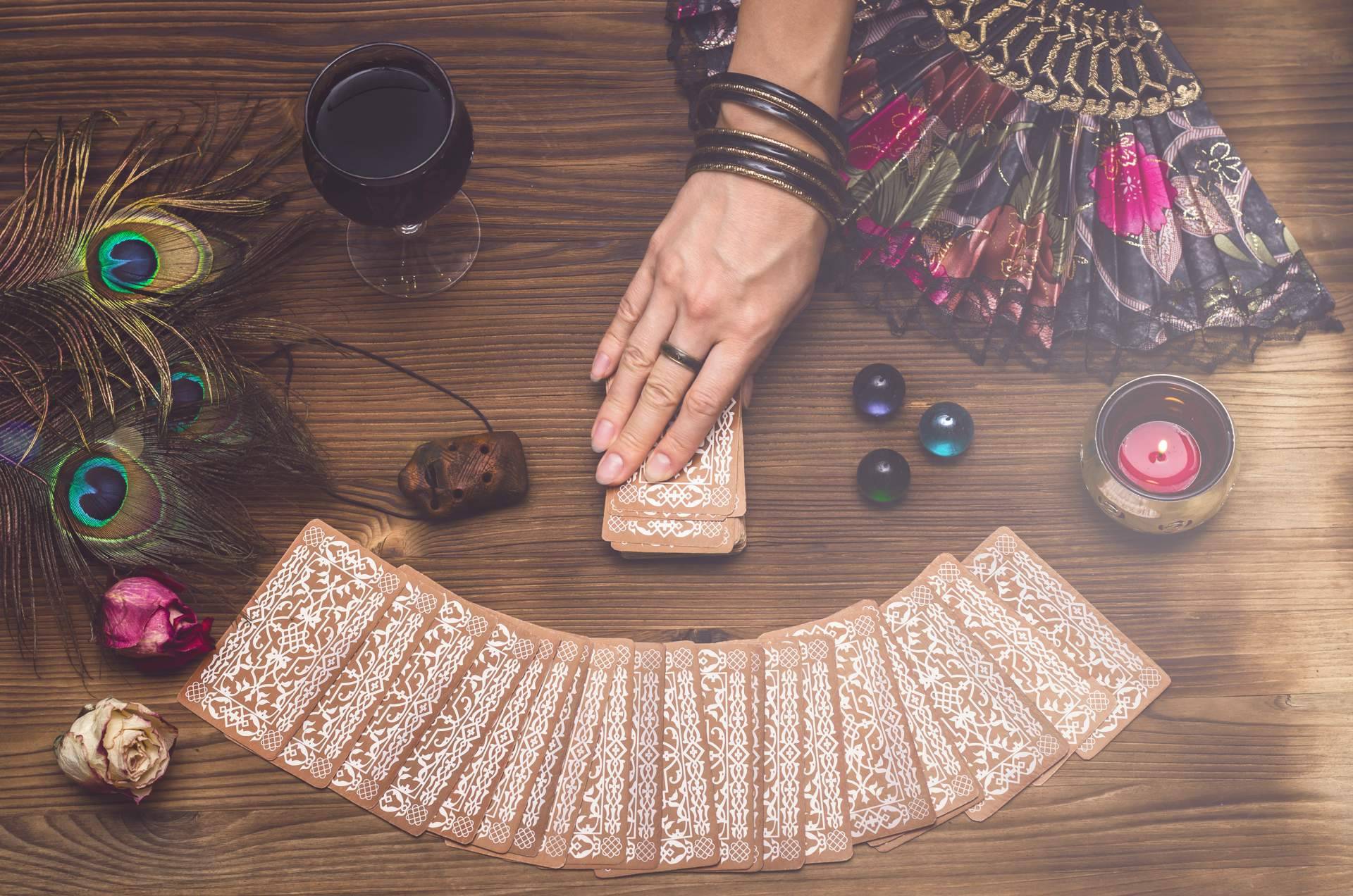 Consultas de videncia y tarot con videntes españolas en Buenas Videntes