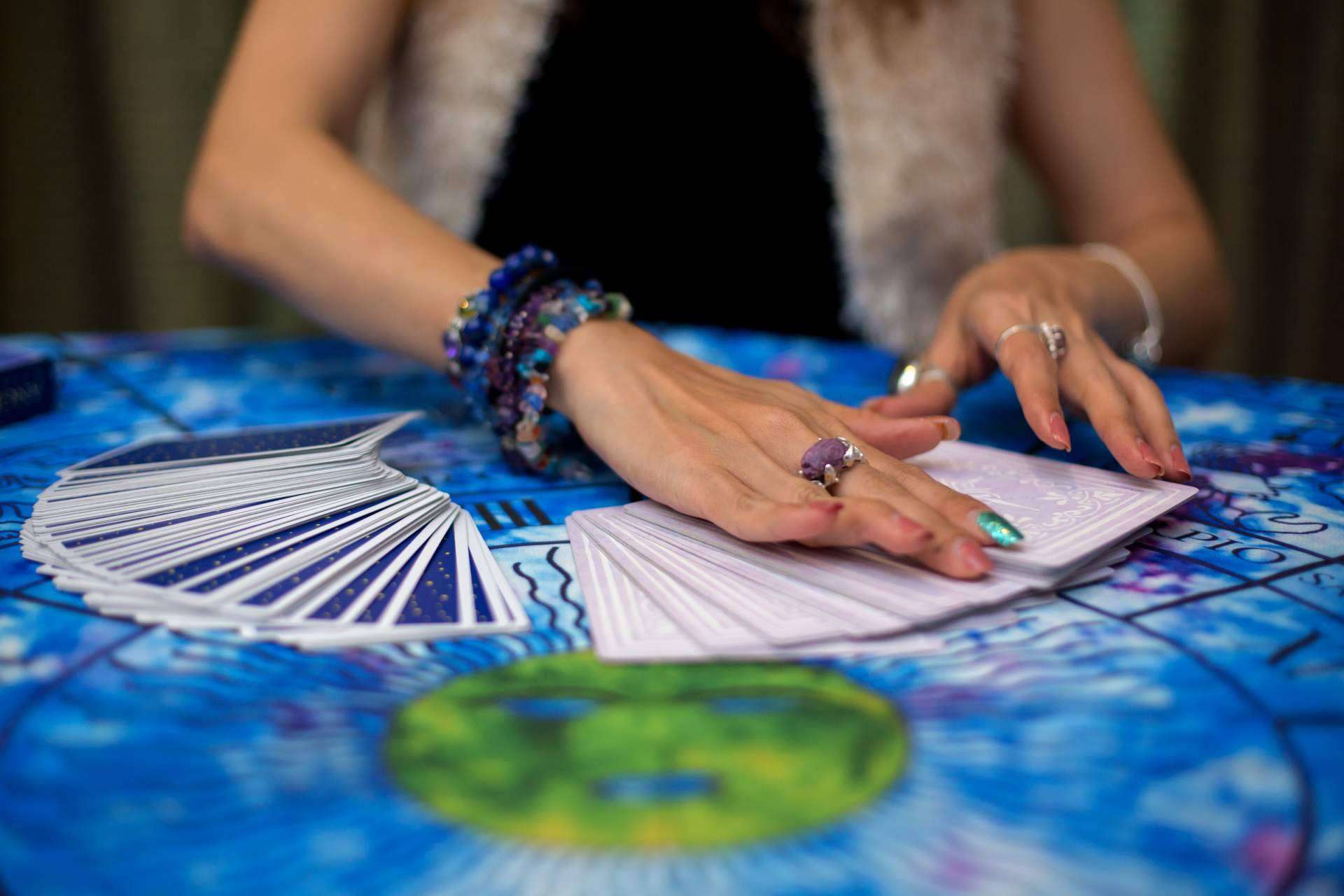 Todas las respuestas en el tarot telefónico de La casa del tarot y videncia