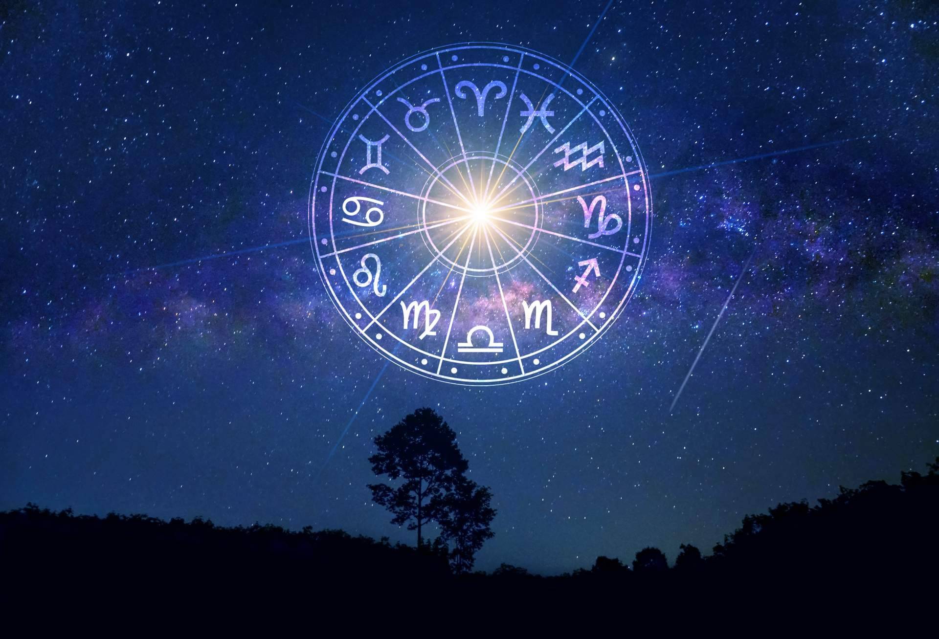 Tarot de Luz María expone la historia del horóscopo