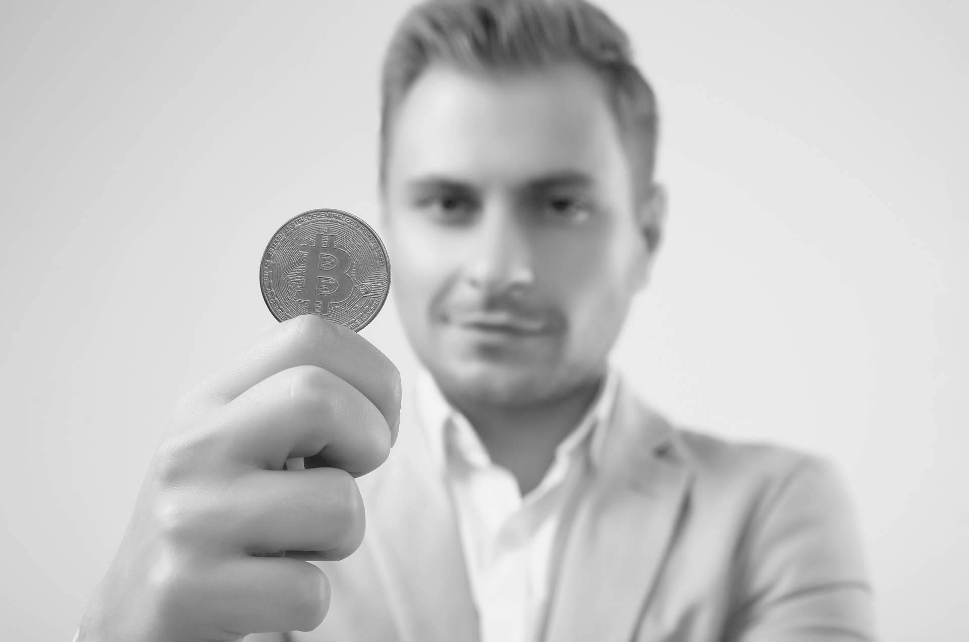Mediante la aplicación Royal Q, es posible hacer trading de criptomonedas automático