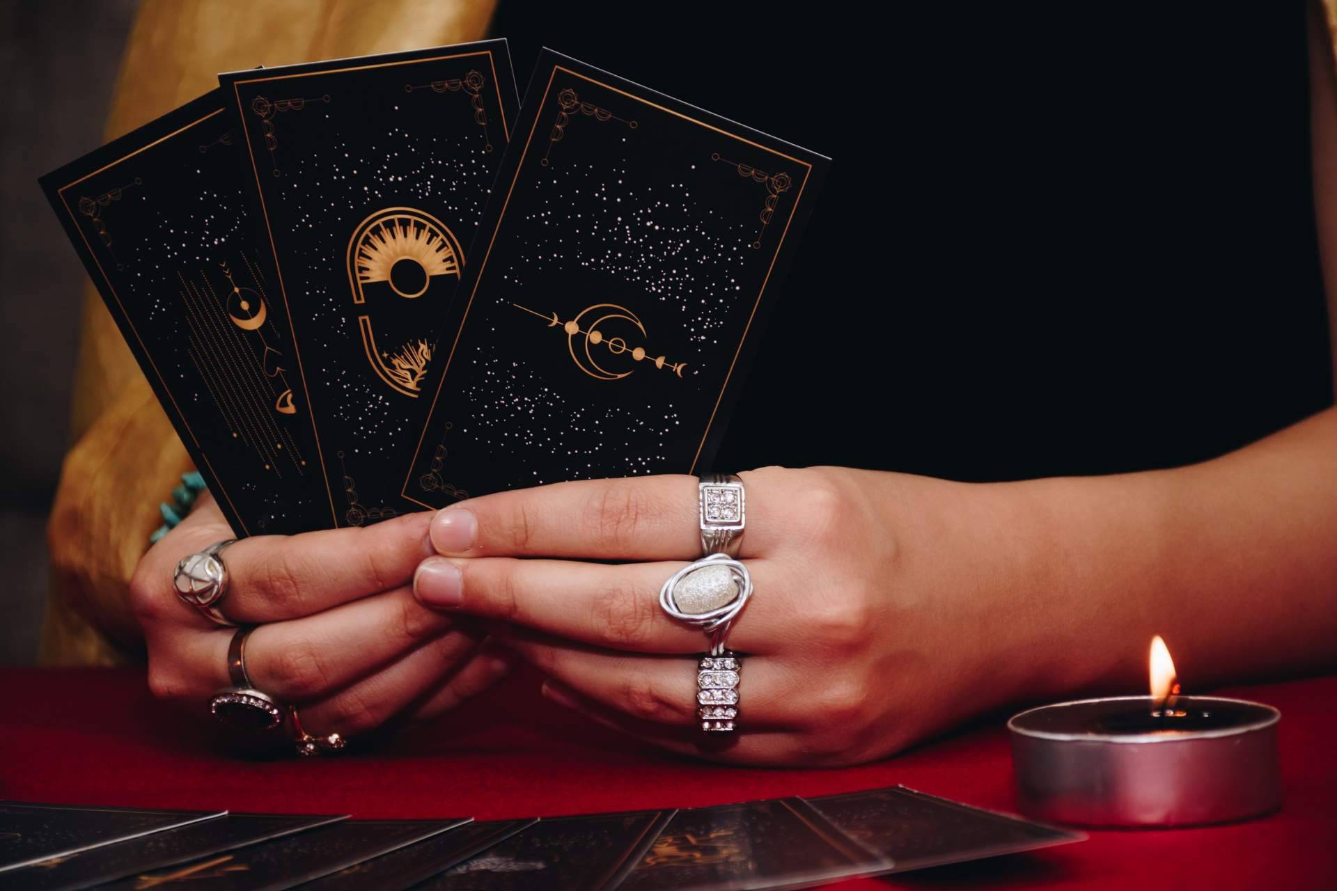 Servicios tarot del amor por visa y tarot 806 de la vidente Alicia Caballero
