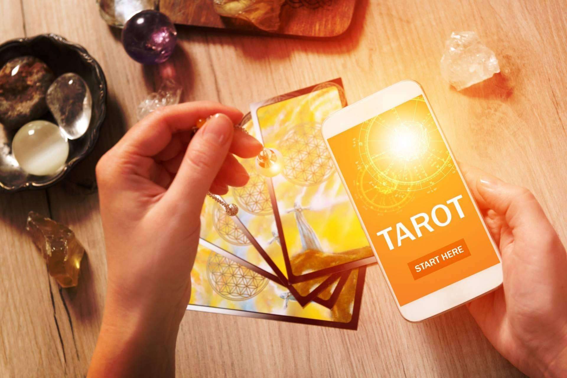Suerte Ya explica que 1 de cada 3 personas en España ha llamado alguna vez al tarot