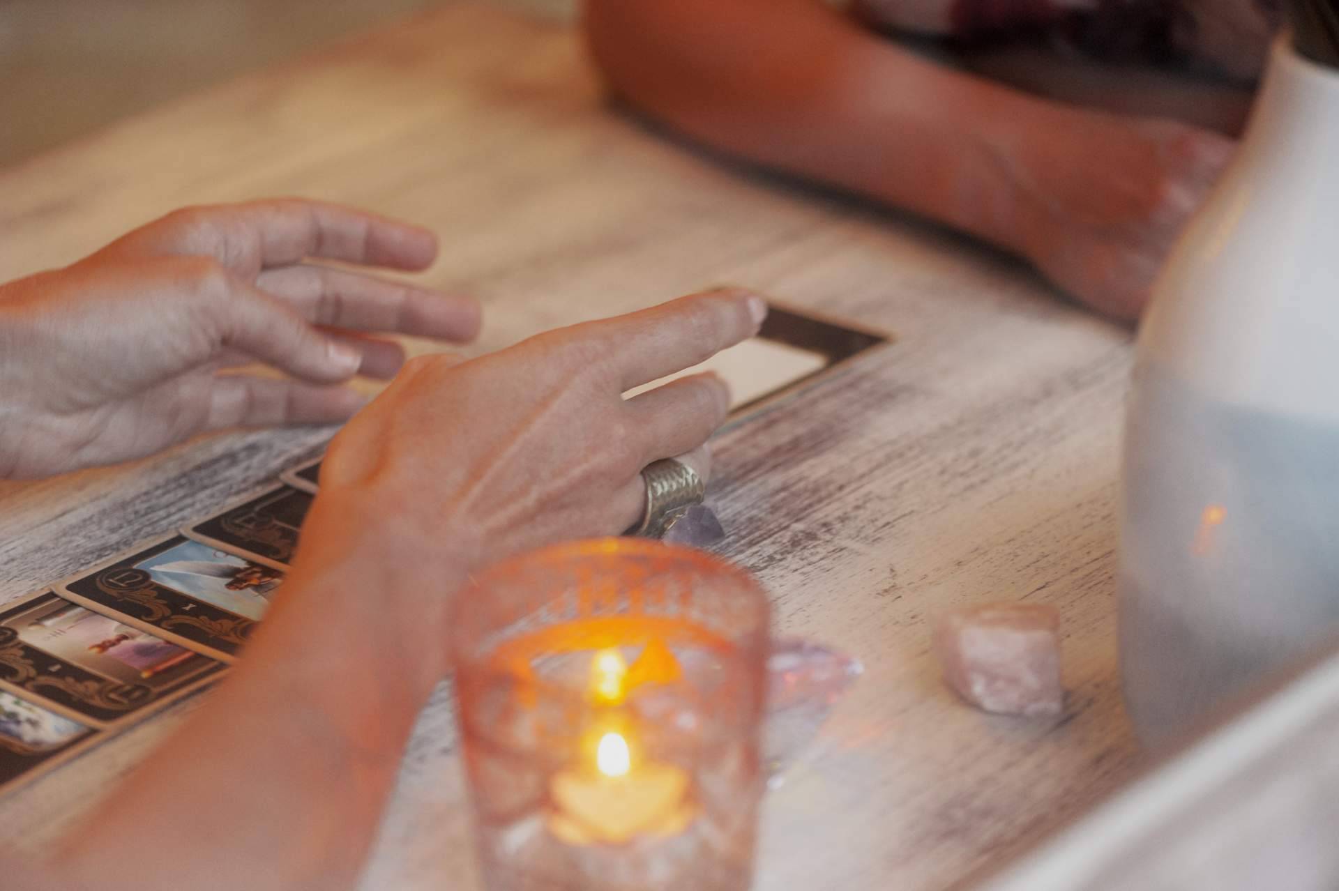 Tarot Rosa Sastre ofrece 5 consejos para una consulta de tarot eficaz