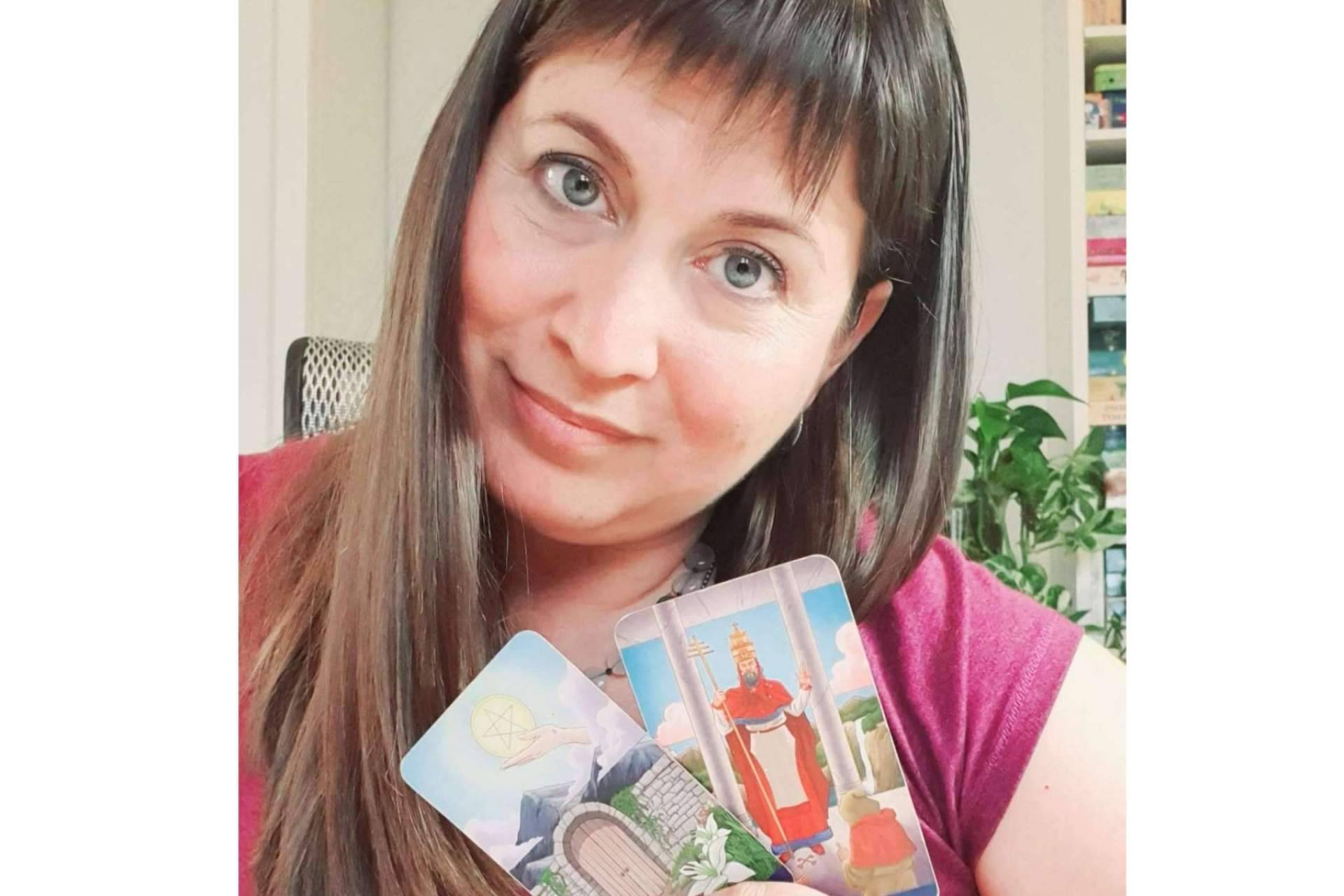 Sesiones de tarot en videollamada con la coach espiritual Mathie López de Castilla