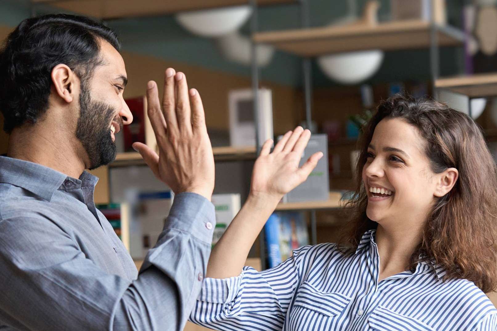 Speed dating en Barcelona con dinámicas de juego, ideal para conocer gente este San Valentín