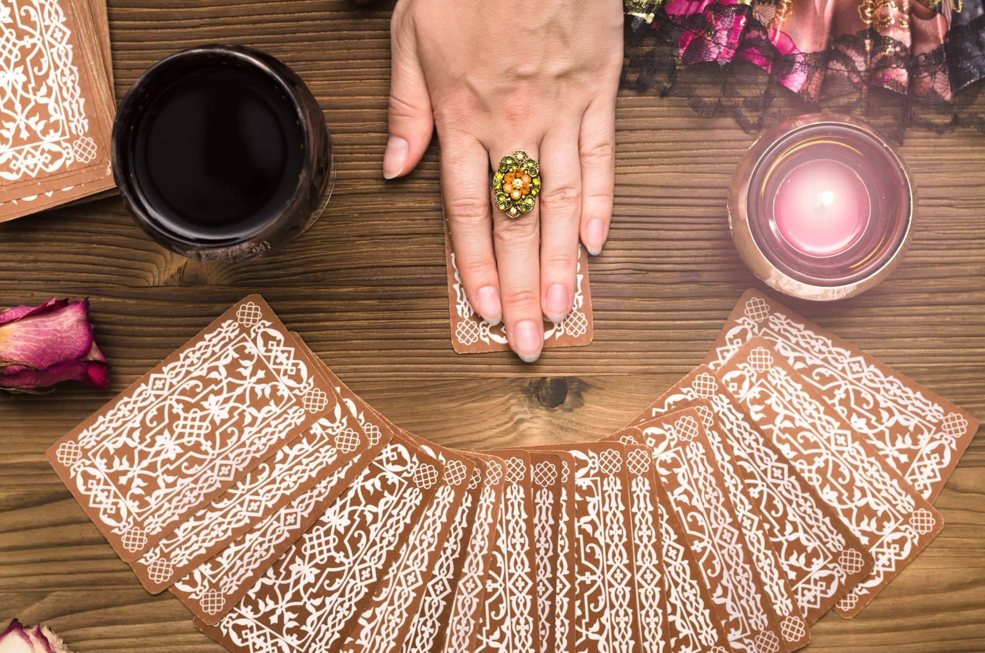 Las ventajas del tarot evolutivo terapéutico con el máster de la Escuela Diana López Iriarte