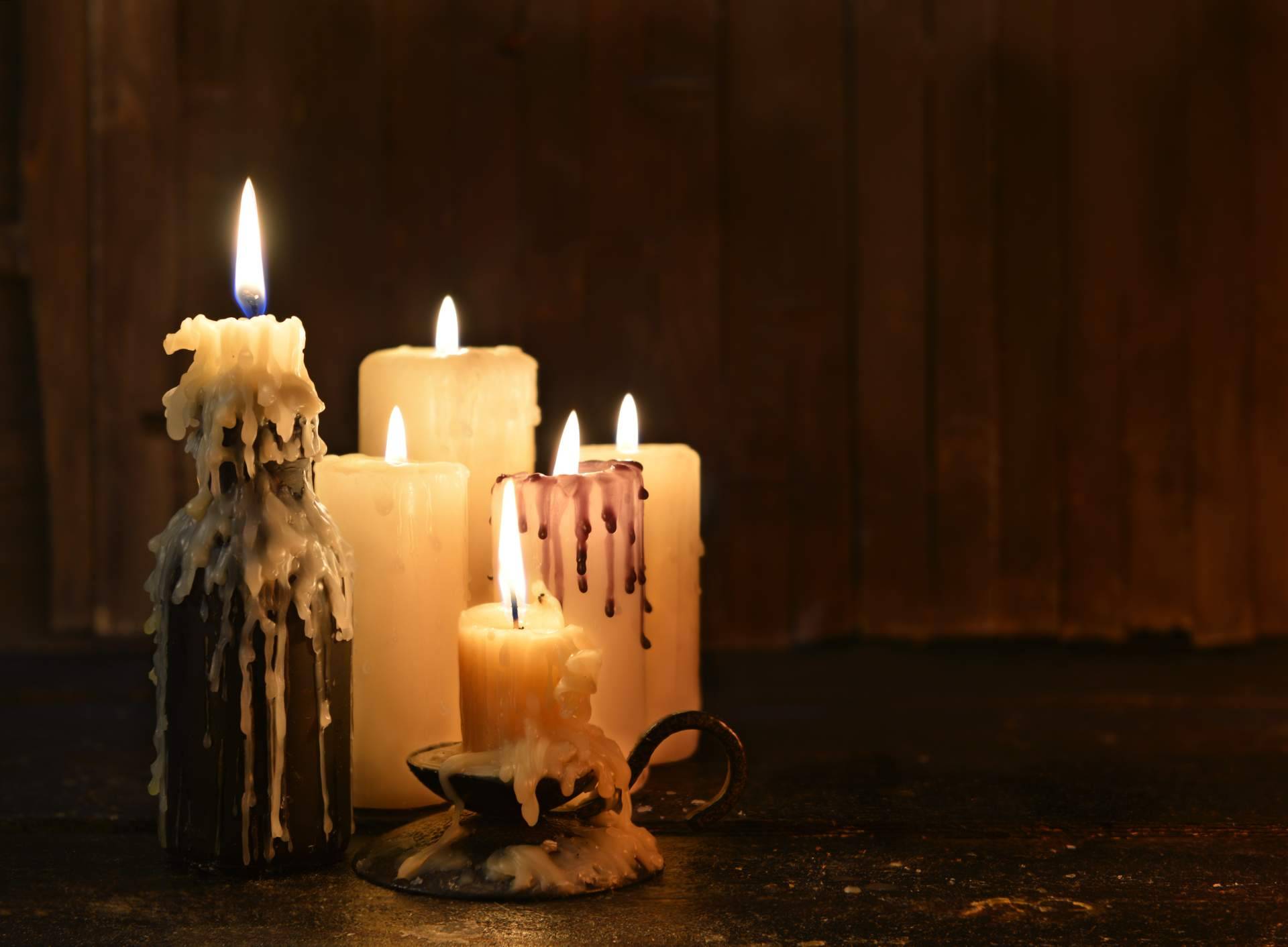 Descubrir el mensaje de las velas cuando queman en la tienda de velas Bindi