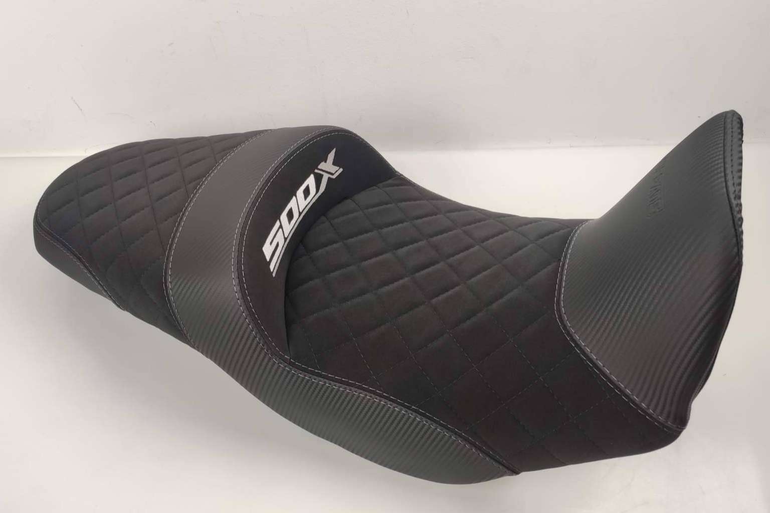 Tapizado de asientos de moto sin salir de casa, JM Fundas apuesta por la personalización online